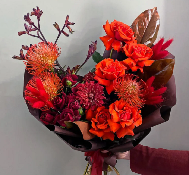 A bright bouquet with exotic nutan