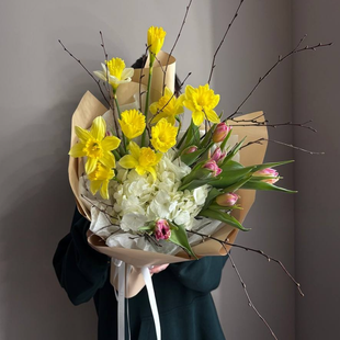 Spring bouquet with daffodils and tulips