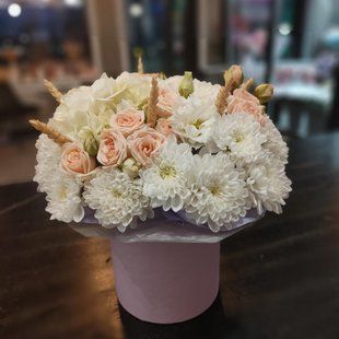 "Autumn Evening" &mdash; flower box with hydrangea, roses and chrysanthemums