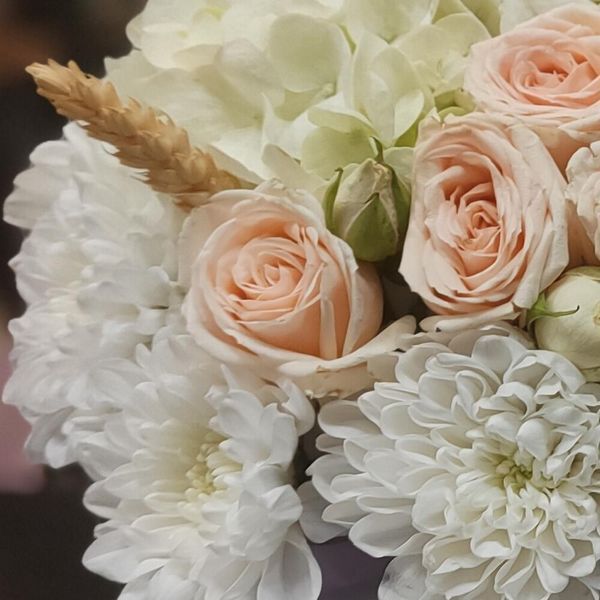 "Autumn Evening" &mdash; flower box with hydrangea, roses and chrysanthemums